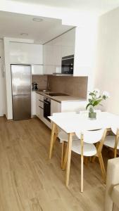 A cozinha ou cozinha compacta de Apartamento Puerto con Piscina