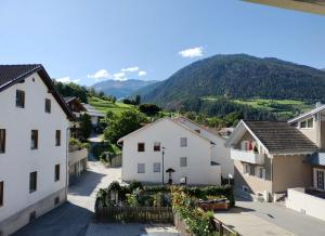 a view of a village with mountains in the background at Haus am Brunnen in Prato allo Stelvio