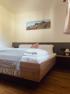 Postel nebo postele na pokoji v ubytování Apartment Goldene Mitte + 7 fotografií