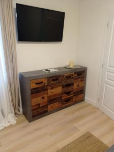 a television on top of a dresser in a room at Ubytování Němčičky in Němčičky