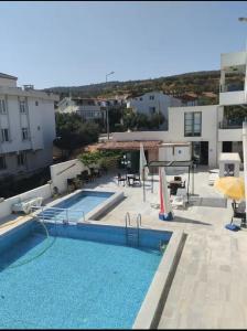 a view of a swimming pool on a building at Toskana otel restorant in Şarköy