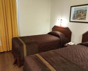 Postel nebo postele na pokoji v ubytování Hotel Alcala del Rio