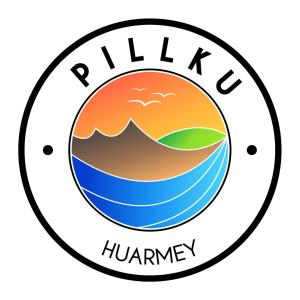 een logo voor een Hawaïaans eiland in de oceaan bij Pillku Hospedaje in Huarmey