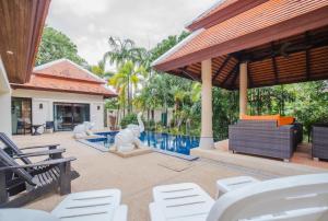 Bazén v ubytování Lotus Pool Villa nebo v jeho okolí