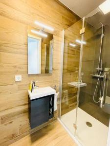 Koupelna v ubytování Luxury 2 bedrooms with Parking&Terrace - CD5