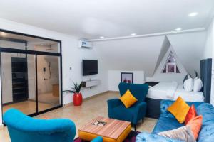 Posezení v ubytování The Grosvenor Suites Gwarinpa Abuja