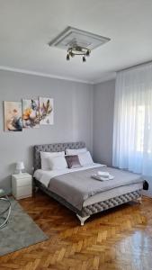 a bedroom with a bed and a ceiling at Apartment Nataly in Vračar (historical)