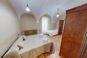 a bedroom with a large bed in a room with ceilings at Casa con encanto, gran capacidad alojamiento-24 personas in Doña Rama +56 photos