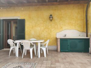 a patio with a table and chairs next to a wall at B&B Camera delle Camelie in Palestrina