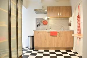 Kuchyň nebo kuchyňský kout v ubytování Sfeervol loft in Koudum