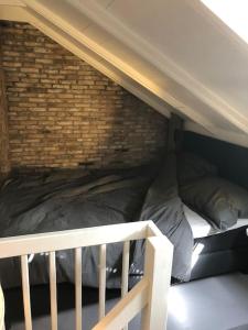 Posezení v ubytování Sfeervol loft in Koudum