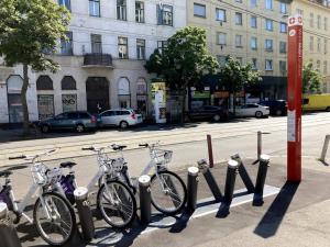 Jazda na bicykli v okolí ubytovania Vienna: Cozy 2-Room Apt. (U3 - Schweglerstrasse)