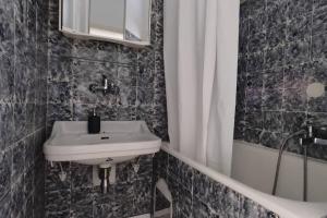 Kúpeľňa v ubytovaní Vienna: Cozy 2-Room Apt. (U3 - Schweglerstrasse)