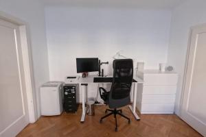 Televízia a/alebo spoločenská miestnosť v ubytovaní Vienna: Cozy 2-Room Apt. (U3 - Schweglerstrasse)