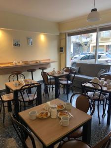 a restaurant with tables and chairs with food on them at Hotel gade in Mar del Plata