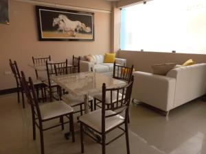 Χώρος καθιστικού στο Arabian Hotel