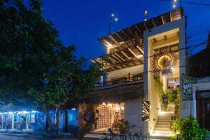 a building with a balcony at night at Hotel Arena in Holbox Island