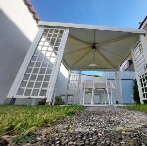 Gallery image of MINZONI94 - TwoBedroom+Garden in Lido di Camaiore