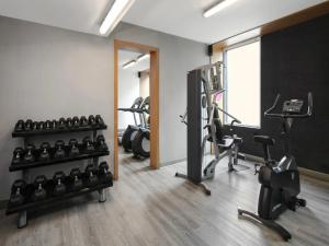 Fitness centrum a/nebo fitness zařízení v ubytování Aloft Bogotá Airport