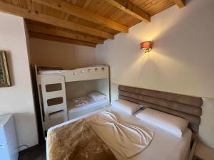 a small room with a bunk bed and a ladder at Vila Pepaj Razem in Razëm