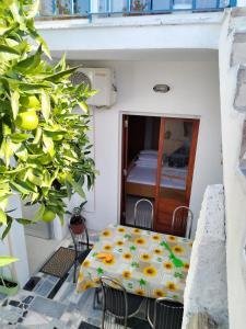 a table and chairs on a balcony with a bed at Casa da laranjeira in Montargil