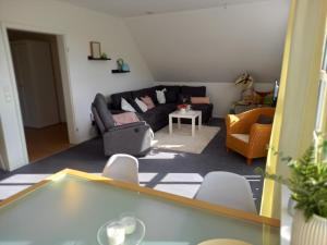 a living room with a couch and a table at Landidylle mit Garten, Whirlpool und Klima in Reken +34 photos