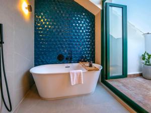 Koupelna v ubytování SO/ Sotogrande Spa & Golf Resort Hotel