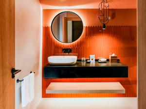 Koupelna v ubytování SO/ Sotogrande Spa & Golf Resort Hotel