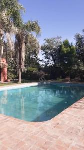 A piscina localizada em Casa Quinta con Pileta en mercedes. 6 personas ou nos arredores