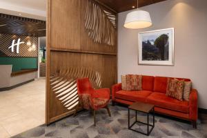Holiday Inn - Nairobi Two Rivers Mall by IHG的休息区