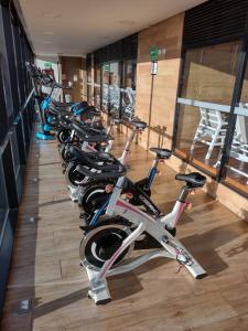a row of exercise bikes lined up in a gym at Nuevo! Apartamento Oasis Central in Bogotá