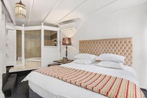 Letto o letti in una camera di A Loft In The Mill Boutique Accommodation
