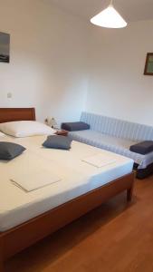 two beds sitting next to each other in a room at Apartment in Lopar/Insel Rab 17757 in Lopar