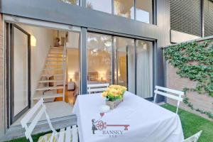 Soleil 5 Apt with Green Terrace in Lugano Center -By EasyLife Swiss的阳台或露台
