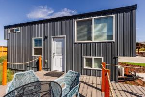 Balkon oz. terasa v nastanitvi New calm & relaxing Tiny House w deck near ZION