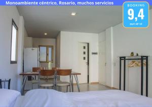 a room with a bed and a table and chairs at Monoambiente Céntrico, Nuevo, Cochera y Muchos mas servicios in Rosario