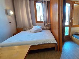 Appartement Valmorel, 1 pièce, 4 personnes - FR-1-356-279にあるベッド