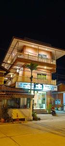 a building with a balcony on the side of it at Moon Travel Phangan in Ban Nua