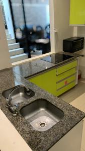 a kitchen counter with a sink and a window at Habitación en suite in Fernando de la Mora