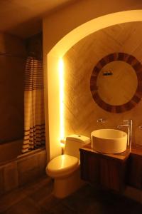 Koupelna v ubytování Hotel Boutique Sol y Luna SPA