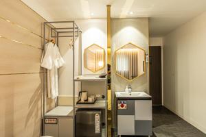 Kuchyň nebo kuchyňský kout v ubytování Hotel The Grang Seogwipo