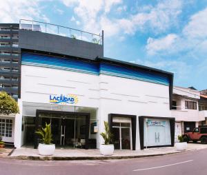 a white building with a balcony on top of it at Hotel la Ciudad in Barrancabermeja