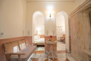 Posezení v ubytování Dev Mahal - A Boutique Heritage Hotel