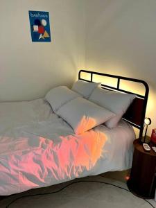 Hongdae Modern House客房内的一张或多张床位
