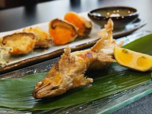 旅館の敷地内または近くでの食事または食べ物