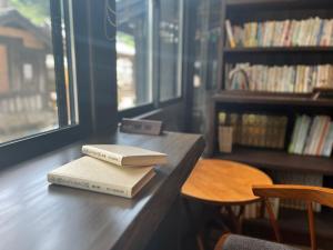 旅館にある図書室
