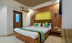 Postel nebo postele na pokoji v ubytování Itsy Hotels Shree Krishna Palace + 23 fotografií