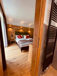 Postel nebo postele na pokoji v ubytování Bierhotel Loncium & Privatbrauerei