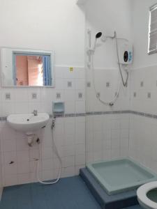 2 Bedroom Rangalau Homestay with Wifi plus Balcony tesisinde bir banyo
