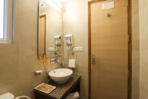 Veeraas Strand Park Apartment by Alaya Stays的一间浴室